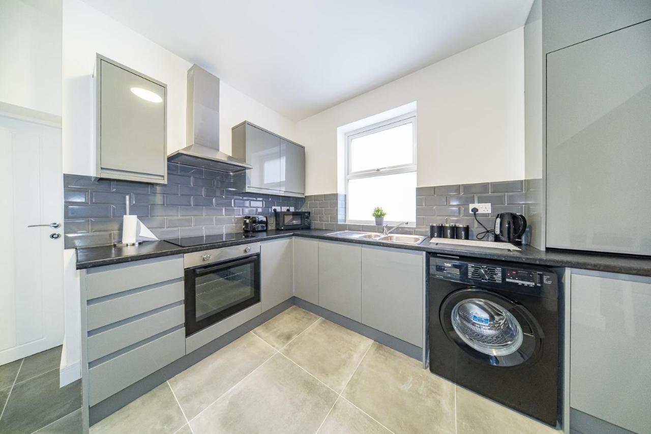 Hosted By Ryan - Huge 5 Bedroom House Holiday home Liverpool